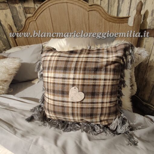 Cuscino Tartan marrone Blanc Mariclo con frange grigie 45x45 cm