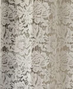 Tende in pizzo floreale con applicazione roselline Blanc Mariclo Dentelle 135x290 cm